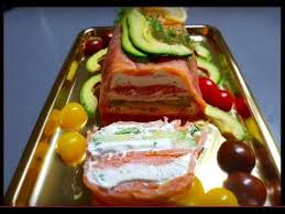 Delicieuse Entree Pour Un Repas De Fete Terrine De Saumon Fume Et Mascarpone بالعربية والفرنسية Youtube Recettes De Cuisine Youtube Cuisine Repas De Fete