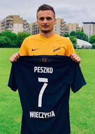 Wygrała wszystkie dotychczasowe mecze i ze sporą przewagą lideruje ligowej tabeli. Trener Wieczystej Krakow Slawomir Peszko Bardzo Szybko Wkomponowal Sie W Zespol Rmf 24