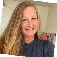 Bobbie Nowlin's Instagram, Twitter & Facebook