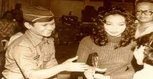 .kekasih hati sejak dari kecil iaitu kamariah 'kay' jamaluddin. Bekas Isteri Sudirman Dedah Rahsia Kenapa Sudirman Mati Dalam Keadaan Menyayat Sekali