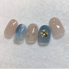 ayaはinstagramを利用しています 𓅮𓇢 くすみ寒色系の秋ネイルも素敵ですね𓇢 ブルー好きな方はぜひ𓈒𓋪𓂂𓆸 ショートネイル 押し花ネイル ワイヤーネイル シェルネイル ニュアンスネイル ウェディングネイル ブライダルネイル 押し花ネイル ネイル ネイル