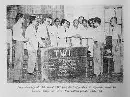 Staff dan karyawan masuk ke dalam non manajer. 2