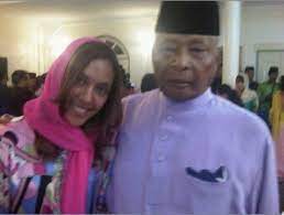 Tengku abdul rahman said the pahang royal council meeting on friday had approved an amendment to part 1 of article 9 a of the state constitution to give the pahang royal council the power to ask the ruler to abdicate due to his grave illness, effective yesterday. Kami Sayang Tok Al Fatihah Semasa Mstar