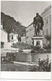 Statuia lui hercules a fost montată în locul fântânii din marmură roșie care se afla în centrul stațiunii băile herculane. BÄile Herculane Statue Of Hercules And Dome BÄile Herculane Romania Postcard 33455