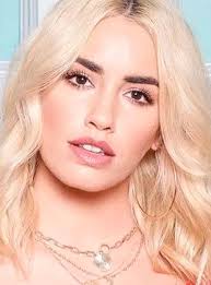 Mariana espósito, known as lali esposito or lali, was born on october 10, 1991 in parque patricios, buenos aires, in the family of maría josé riera and carlos esposito.she has two siblings. Lali Esposito Sensacine Com