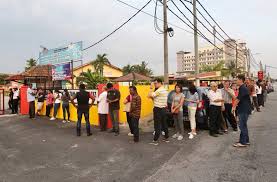 Smk sultan abdul aziz shah kajang. Berita Harian On Twitter Orang Ramai Mula Beratur Untuk Mengundi Pada Pilihan Raya Umum Ke 14 Di Sekolah Menengah Kebangsaan Sultan Abdul Aziz Teluk Intan Foto Abdullah Yusof Pru14 Jomundi Myundi Https T Co Ebvipa6rqx