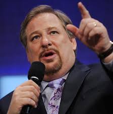 Rick Warren returns to pulpit after son's suicide