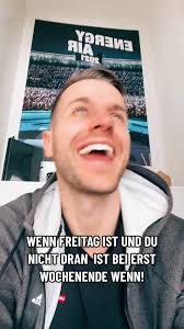 Ein Freitag kann so schön sein..😎 Ausser man beisst sich gerade wie @Simon  Moser die Zähne an einem Schach Computer aus! 🤣 #erstwochenendewenn #TGIF