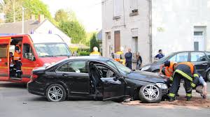 Ferriere La Grande La Berline Folle S Ecrase Au Milieu De La Rue Alphonse Splingard