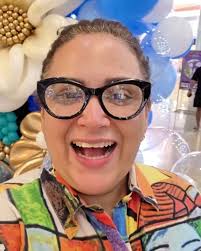 Como dice la canción de Pimpinela, en lo bueno y en lo malo, siempre  estamos allí pa' lo que salga. Me apareció esta plantilla que recrea  nuestro rostro a cuando éramos niños,