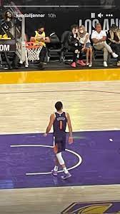 Kendall jenner posted a picture with kendall jenner, who is an nba player. Xrkcmgy30blybm