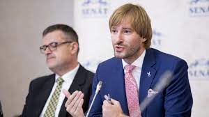 Ministr zdravotnictví upřesnil, jak bude vypadat provoz kadeřnictví a kosmetických služeb od pondělí 3. Ministr Zdravotnictvi Adam Vojtech Konci Rezignaci Babisovi Oznamil Kdo Ho Nahradi G Cz