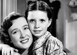 Larissa Leon's Instagram, Twitter & Facebook