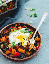 Perfect For Dinner In A Pinch This Harissa Sweet Potato Hash Comes Together Easily And Quick Sweet Potato Hash Pepper Recipes Healthy Sweet Potato Hash Recipe