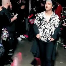 Bts jimin impressed fans with his perfect style at grammy awards. Grammys 2020 Gif Bts Y Jungkook Taehyung Bts Taehyung Kim Taehyung