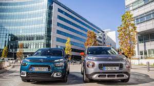 D'une part, il se pourrait que le constructeur n'ait jamais cru aux chances commerciales de ce modèle trop. 2018 Citroen C4 Cactus Vs Citroen C3 Aircross Youtube
