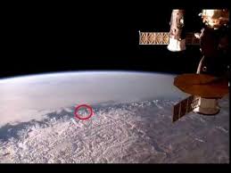 Its peak is 8,848 metres (29,029 ft) above sea. Mount Everest From The International Space Station Youtube