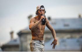 Louise manteau karim's mother : Moha La Squale Accuse De Viol Par Plusieurs Filles La Copine De Romeo Elvis Reagit