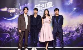 Full list episodes space sweepers (2021) english sub | viewasian, set in the year 2092 and follows the crew of a space junk collector ship called the victory. Space Sweepers Is A Sci Fi Korean Film Adventure You Need To Embark On