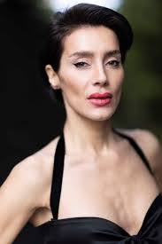 Eva Moore's Instagram, Twitter & Facebook