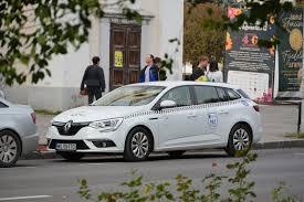 Image result for Beige Taxi Allemand 1987 Renault