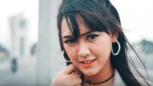Lagu dalan liyane sempat trending dan di sosial media dan kanal. Biodata Happy Asmara Penyanyi Dangdut Asal Kediri Yang Dikabarkan Dekat Dengan Denny Caknan Tribun Lampung