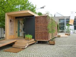 So Berichte Ich Einfach Uber Den Abstecher Zum Baunatour Container Es Handelt Modernes Kleines Haus Kleine Hausideen Mikrohaus Design