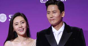 최근 외도 논란에 휩싸인 배우 추자현의 남편 중국 배우 우효광 (위샤오광)이 사과의 뜻을 밝혔다. Gycieyg0bbbnm