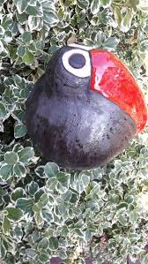 Gartenfiguren Schwarzer Rabe Witziger Vogel Ein Designerstuck Von Ceramic Dreams Bei Dawanda Schwarzer Rabe Gartenfiguren Selbermachen