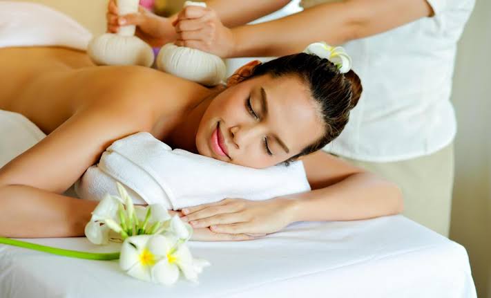 spa, body massage skin, body treatment, relaxation, mind healing,  tranquility Massage with fragrant oil, Thai massage, health massage  27388938 Stock Photo at Vecteezy