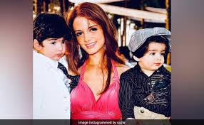 Know all about sussanne khan tips, benefits, uses, side effects, remedies, advantages, disadvantages, articles, images, videos and much more at boldsky. Hrithik Roshan Left This Comment On Sussanne Khan S Mother S Day Post