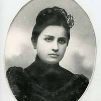 Flora Sandes na seoskoj svadbi