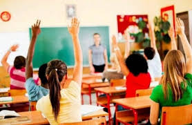 Strategi pembelajaran adalah perpaduan dari beberapa urutan kegiatan, cara untuk mengorganisasikan materi pelajaran peserta didik, bahan, peralatan dan waktu yang digunakan untuk proses pembelajaran dalam mencapai tujuan aktifitas pembelajaran yang telah ditentukan. Pembelajaran Kooperatif Pengertian Tujuan Tipe Langkah Model