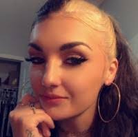 Megan Currie's Instagram, Twitter & Facebook