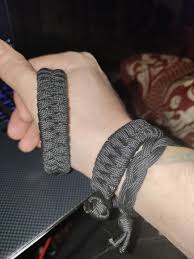 These small stripes can make a big impact. Two First Fishtail With Single Diamond Knot May Not Be Perfect But They Re Awesome In My Eyes Paracord