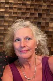 Who can cut thinning hair like the given style in Independence?