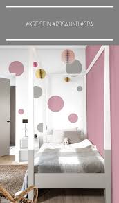 Kreise In Pink Und Grau In Einem Madchenzimmer Babyzimmer Wandgestaltung In 2020 Babyzimmer Wandgestaltung Madchenzimmer Babyzimmer