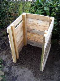 Building A Compost Bin From Pallets 99 Pallets Diy Compost Compost Bin Pallet Compost Bin Diy