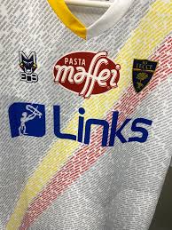 I am calcio, social magazine sul mondo del calcio. Il Lecce In Campo Con Il Nome Dei Tifosi Addosso Leccezionale Salento