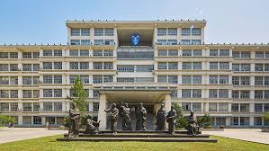 The university of liverpool is a public research university based in the city of liverpool, england. è¥¿äº¤åˆ©ç‰©æµ¦å¤§å­¦å¬å¼€å¤§å­¦è'£äº‹ä¼šç¬¬ä¸‰åå››æ¬¡ä¼šè®® 2æœˆ è¥¿äº¤åˆ©ç‰©æµ¦å¤§å­¦ Xjtlu