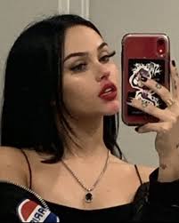 Pin By Sadeyes On My Aesthetic Jordyn Woods Table Talk Red Table