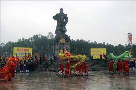 Ngày 21 tháng 12 năm 1788, nhận được tin báo khẩn cấp của ngô văn sở, ngay ngày hôm sau, tại phú xuân, nguyễn huệ làm lễ lên ngôi hoàng đế, lấy niên hiệu là quang trung, rồi lập tức thống lĩnh đại quân tiến ra bắc. Ká»· Niá»‡m 232 NÄƒm Nguyá»…n Huá»‡ Len Ngoi Hoang Ä'áº¿ Va Xuáº¥t Binh Ä'áº¡i Pha Quan Thanh Baotintuc Vn