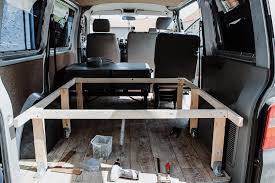 Bett für vw bus t4. Campervan Selbstausbau Das Bett Im Vw T5 Transporter Take An Advanture
