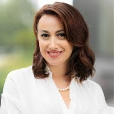 He left the 9–5. Moved to Israel. And built a luxury wine concierge for  VIPs. 🍷 In this episode, Eli Freedman shares how he walked away from the  predictable path to start