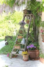 Mais De 20 Ideias Simples Para Jardins Pequenos E Cantinhos Sem Uso Em 2020 Jardins Pequenos Jardim Na Primavera Jardim Diy