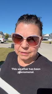 So gorgeous. Enjoy your day !, #lunchhour #noonwalks #sweaterweather #fall