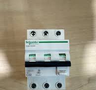 SCHNEIDER 32 AMP RCBO ACTI9 IC60 TYPE A 3 POLE 3 MOD 30 MA A9D17332