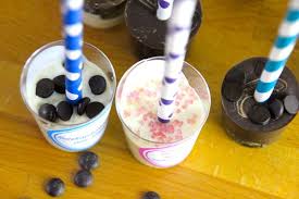 Trinkschokolade am stiel ist ein leckeres weihnachtsgeschenk, doch sie muss nicht unbedingt gekauft werden. Trinkschokolade Am Stiel Selber Machen Inkl Gratis Etiketten Trinkschokolade Trinkschokolade Am Stiel Und Schokolade