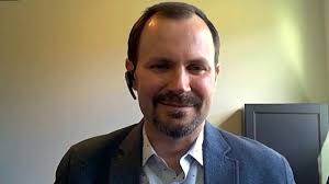 Le Gatinois Rémi Charron, résident du Texas s'entretient avec le chef  d'antenne du Téléjournal Ottawa-Gatineau, Mathieu Nadon, lors d'une  entrevue accordée le 22 octobre 2020.