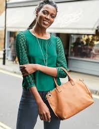Boule de gui, boule de houx les chocolats sont pour nous ! Comment Porter Un Chemisier Vert 24 Tenues Et Looks Lookastic France